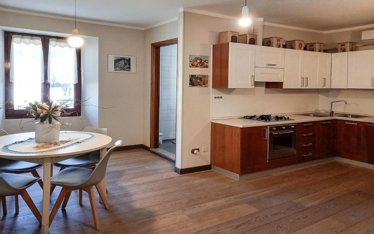 Case Vacanze Ai Burattini Adrara San Rocco エクステリア 写真