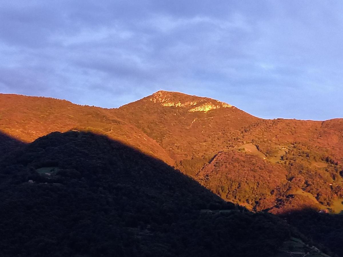 Case Vacanze Ai Burattini Adrara San Rocco エクステリア 写真